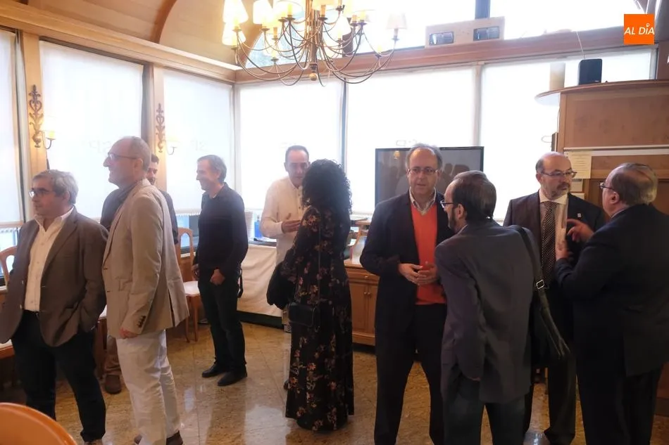 Foto 2 - Emotivo homenaje al catedr&aacute;tico Ram&oacute;n Ardanuy Albajar por su jubilaci&oacute;n