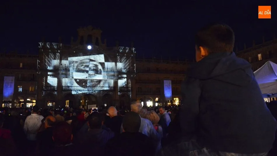 Puesta de largo del Festival Luz y Vanguardias en la Plaza Mayor. Foto Lydia González