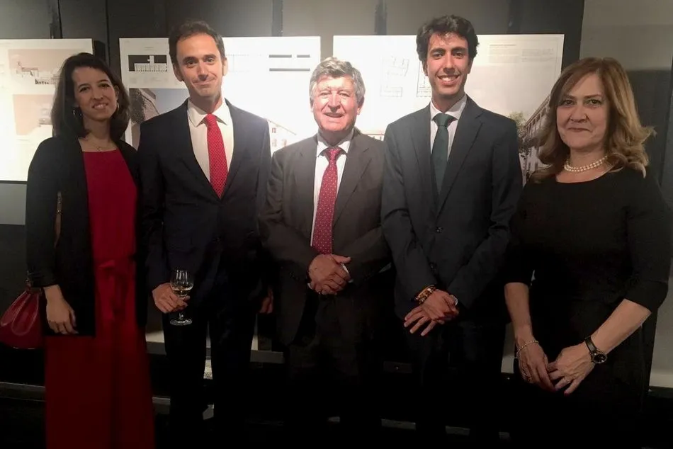 Foto 2 - El Secretario de Estado e Infraestructuras entrega el galard&oacute;n al proyecto de B&eacute;jar por el...