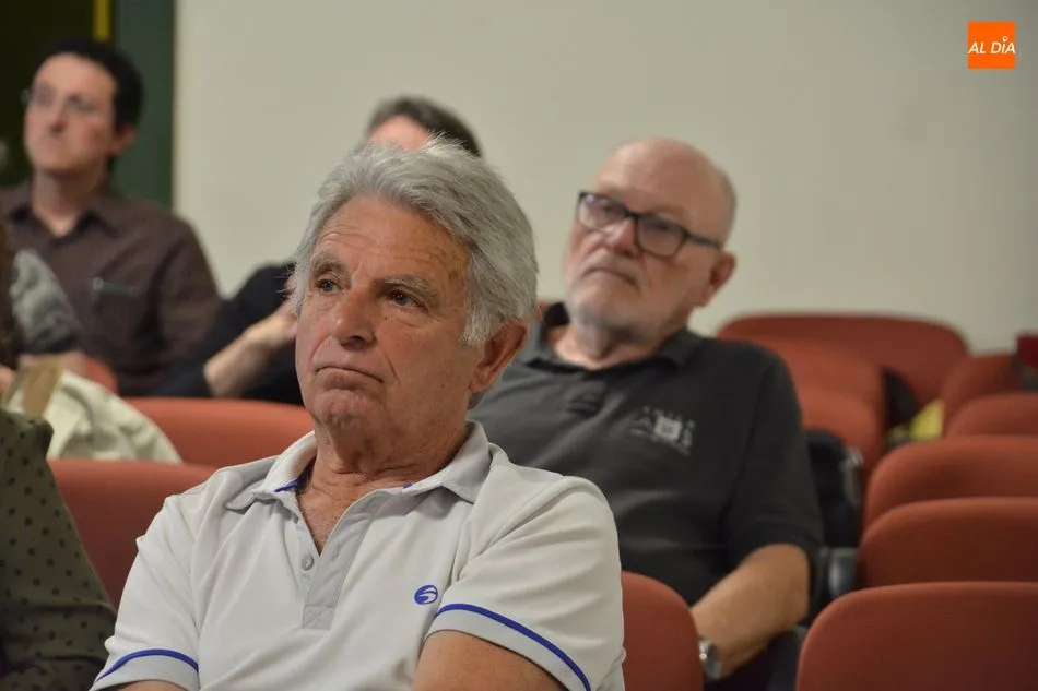 Foto 7 - Francisco Blanco imparte en el Liceo una charla sobre &lsquo;Unamuno y los juegos florales&rsquo;