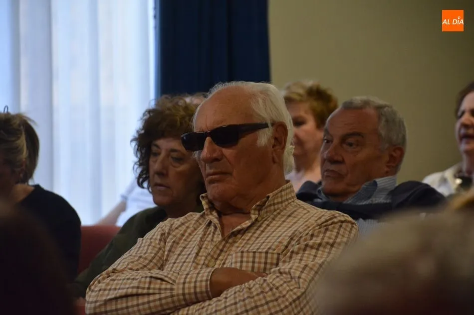 Foto 4 - Francisco Blanco imparte en el Liceo una charla sobre &lsquo;Unamuno y los juegos florales&rsquo;