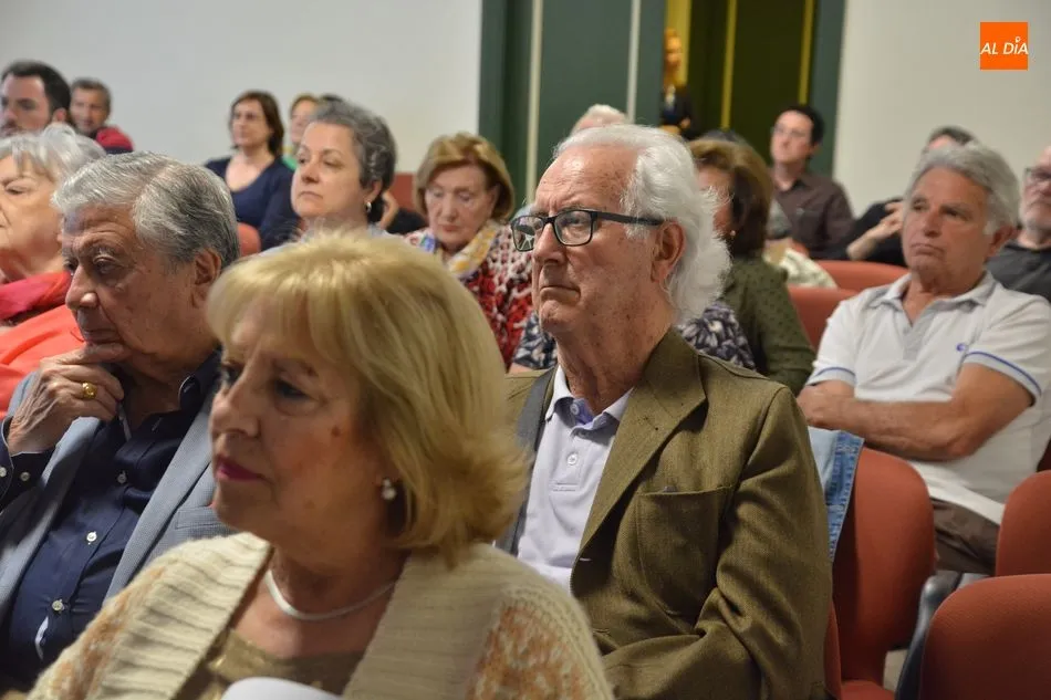 Foto 3 - Francisco Blanco imparte en el Liceo una charla sobre &lsquo;Unamuno y los juegos florales&rsquo;