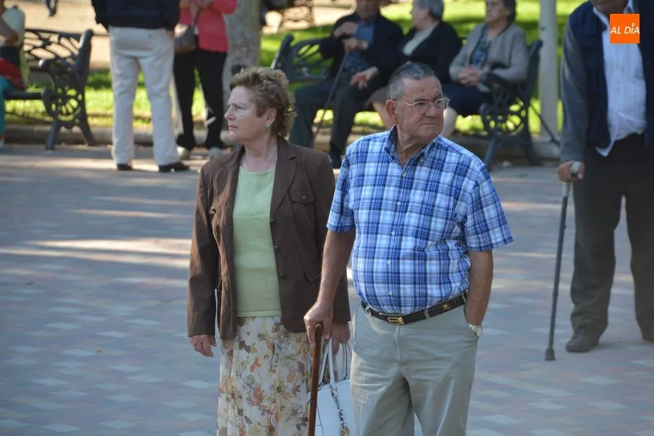 Foto 11 - Los mayores disfrutan de un animado baile en el Parque de la Alamedilla