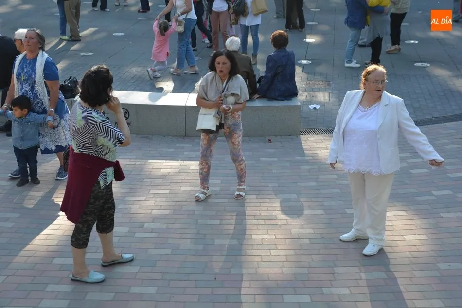 Foto 7 - Los mayores disfrutan de un animado baile en el Parque de la Alamedilla