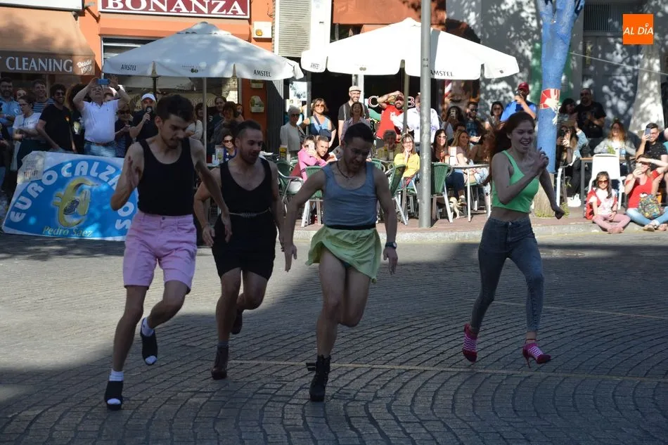 Foto 8 - Exitosa carrera de tacones para abrir la veda en el Orgullo Charro