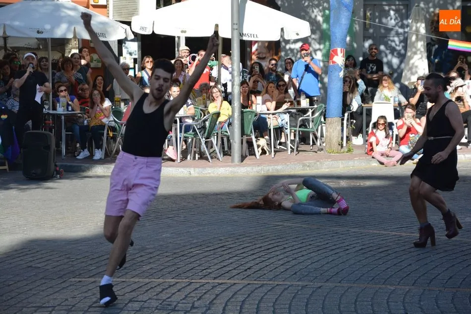 Foto 5 - Exitosa carrera de tacones para abrir la veda en el Orgullo Charro