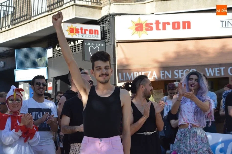 Foto 4 - Exitosa carrera de tacones para abrir la veda en el Orgullo Charro