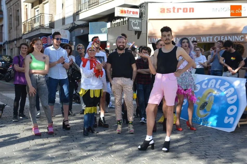 Foto 3 - Exitosa carrera de tacones para abrir la veda en el Orgullo Charro