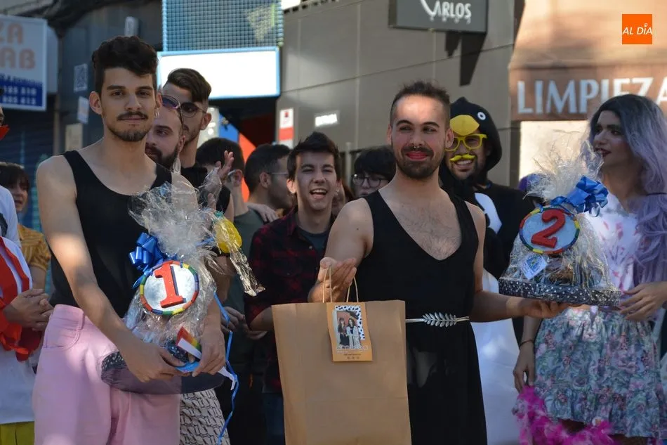 Foto 2 - Exitosa carrera de tacones para abrir la veda en el Orgullo Charro
