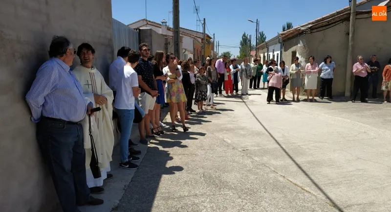 Foto 4 - Nava de Sotrobal se echa a las calles para festejar a San Antonio