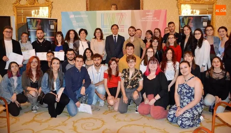 Participantes y organizadores de esteConcurso Internacional de Video Mapping del festival Luz y Vanguardias