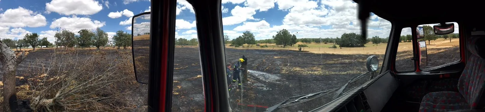 Foto 3 - Extinguido un incendio en Cerezal de Puertas producido por un peine de siega  
