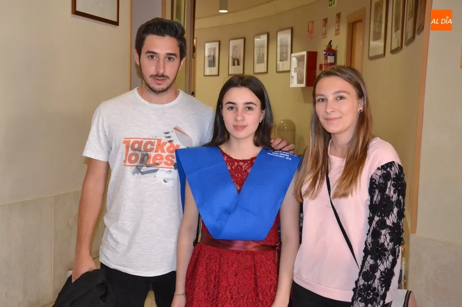 Foto 7 - Los &ldquo;actores&rdquo; veteranos del IES Tierra se despiden en una amena graduaci&oacute;n en la que...