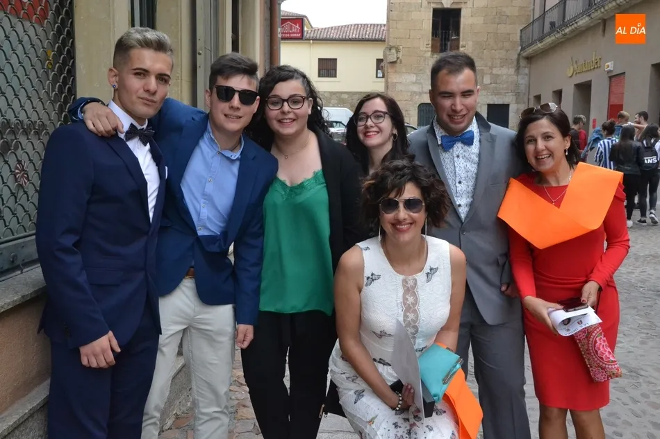 Foto 4 - Los &ldquo;actores&rdquo; veteranos del IES Tierra se despiden en una amena graduaci&oacute;n en la que...