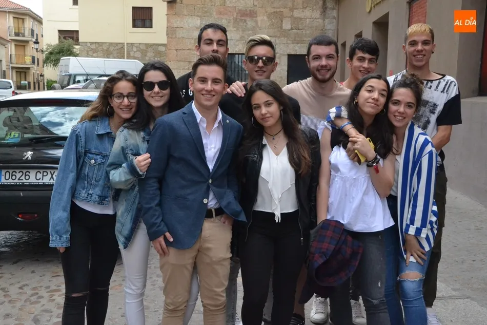 Foto 3 - Los &ldquo;actores&rdquo; veteranos del IES Tierra se despiden en una amena graduaci&oacute;n en la que...