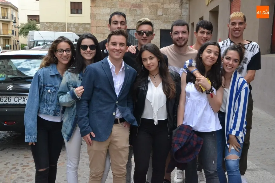 Foto 2 - Los &ldquo;actores&rdquo; veteranos del IES Tierra se despiden en una amena graduaci&oacute;n en la que...