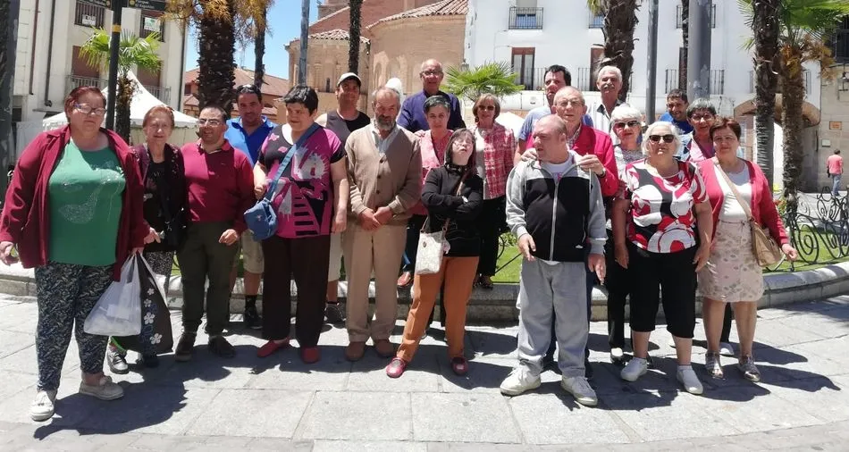 Foto de familía en la Plaza Mayor de Alba de Tormes