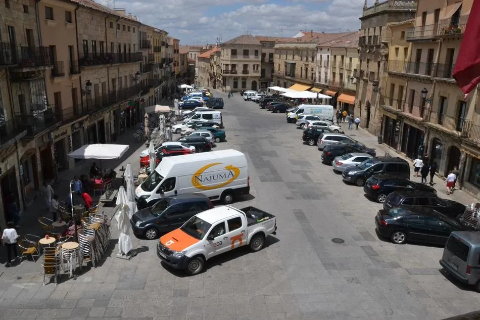 La Plaza Mayor mirobrigense dice adiós a su imagen ‘invernal’  
