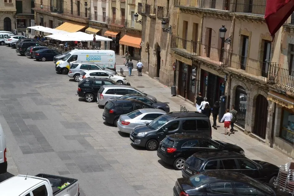 Foto 2 - La Plaza Mayor mirobrigense dice adi&oacute;s a su imagen &lsquo;invernal&rsquo;  