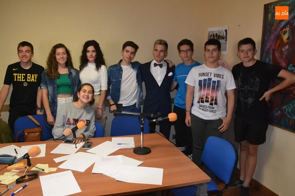 Foto 9 - Radio i realiza una ronda de entrevistas a j&oacute;venes en su &uacute;ltima emisi&oacute;n de la temporada  