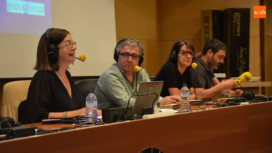 Emisión del programa Hora 25 desde el Aula Cultural de Unicaja. Foto de Lydia González