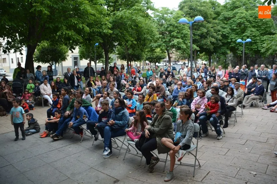 Foto 4 - El mago Toni Rivero y el violinista Javi Lin animan la celebraci&oacute;n del D&iacute;a del Consejo Social