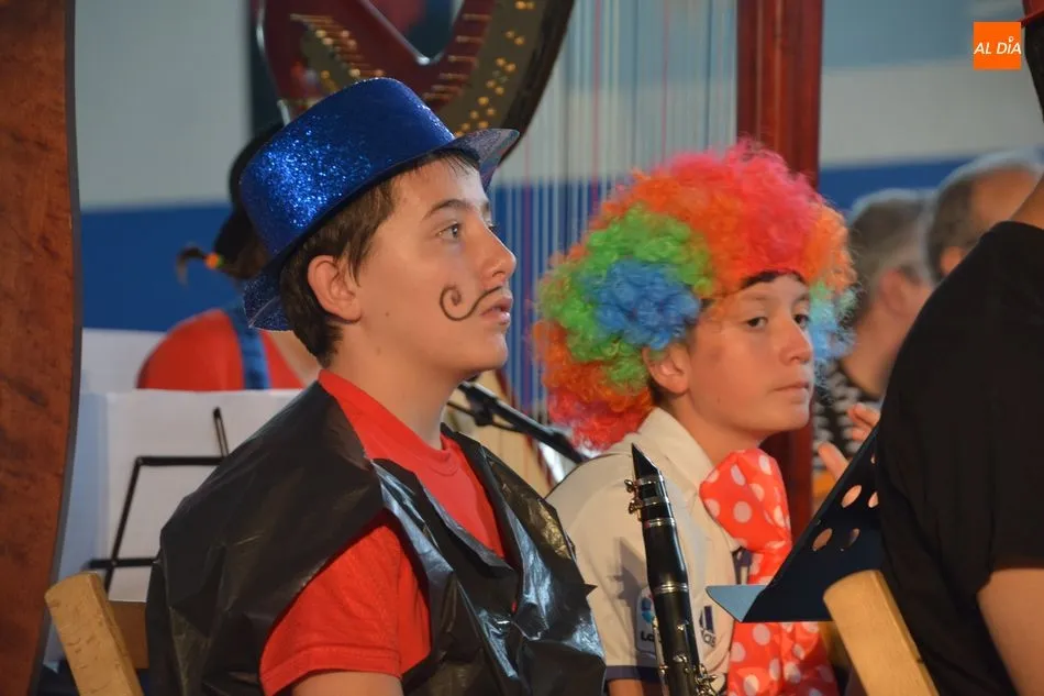 Foto 10 - La Escuela Municipal de Villamayor despide el curso con un gran show