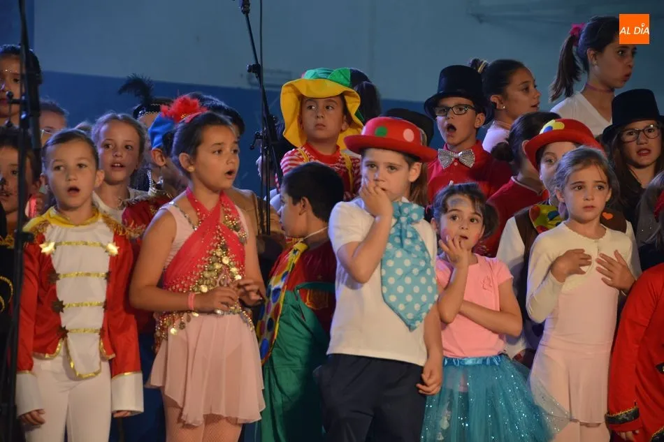 Foto 5 - La Escuela Municipal de Villamayor despide el curso con un gran show