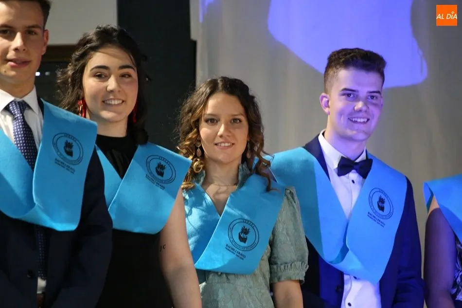 Foto 6 - Los bachilleres del IES Senara echan a volar