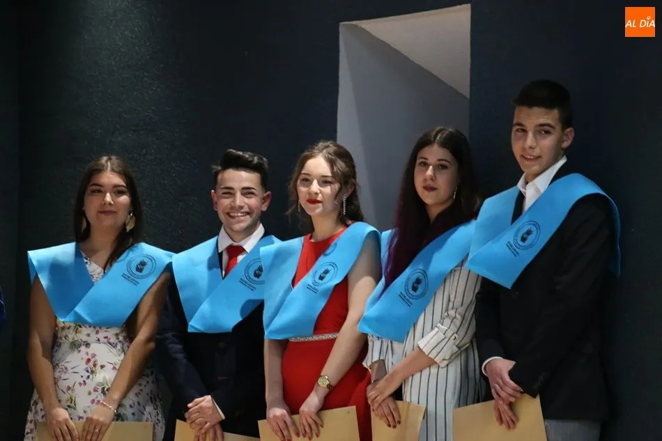 Foto 3 - Los bachilleres del IES Senara echan a volar