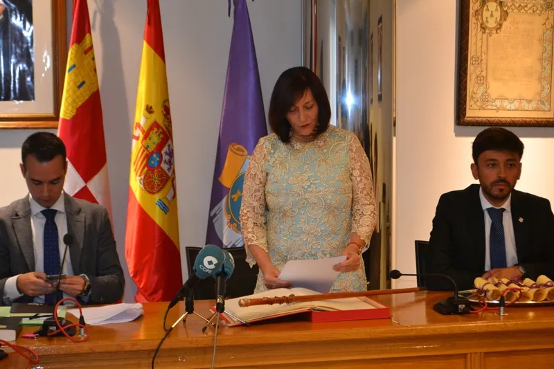 Foto 3 - Carmen &Aacute;vila toma posesi&oacute;n como alcaldesa de Pe&ntilde;aranda ofreciendo dialogo a un renovado...