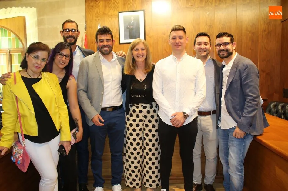 Foto 10 - Concepci&oacute;n Migu&eacute;lez recupera la alcald&iacute;a de Alba de Tormes
