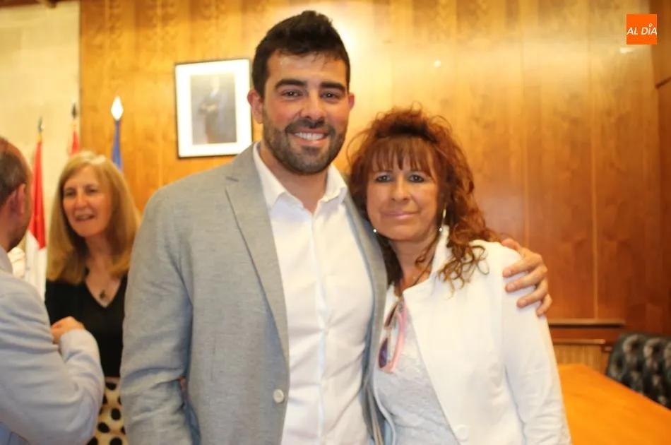 Foto 8 - Concepci&oacute;n Migu&eacute;lez recupera la alcald&iacute;a de Alba de Tormes