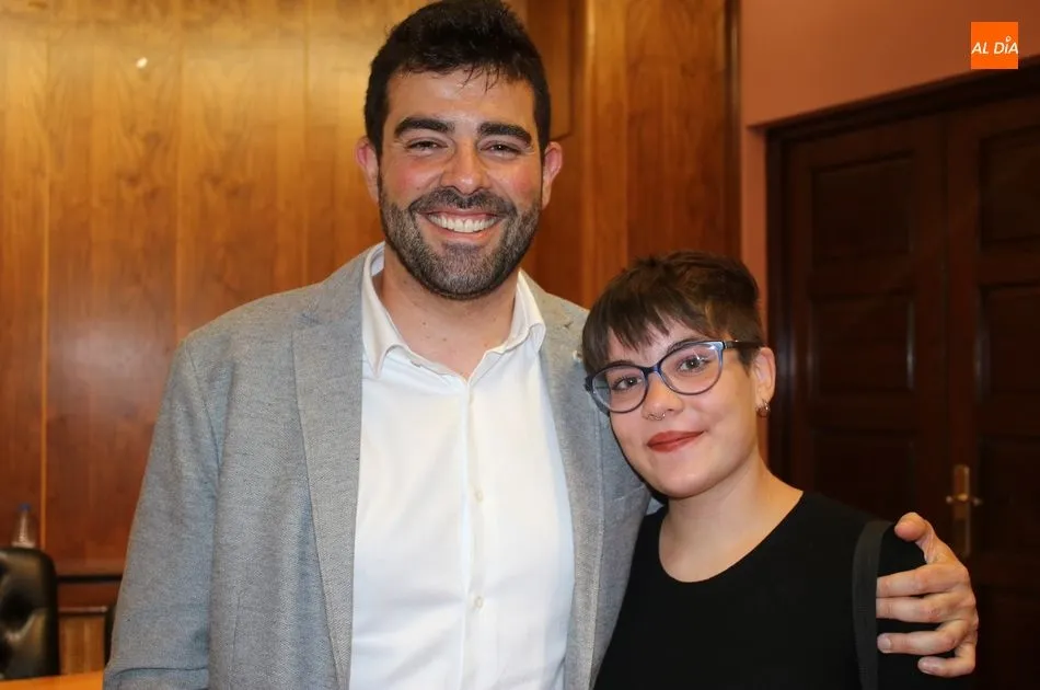 Foto 6 - Concepci&oacute;n Migu&eacute;lez recupera la alcald&iacute;a de Alba de Tormes