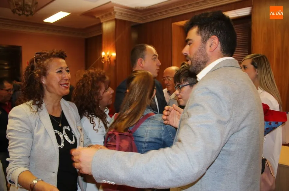 Foto 4 - Concepci&oacute;n Migu&eacute;lez recupera la alcald&iacute;a de Alba de Tormes