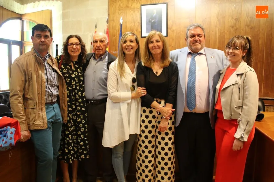 Foto 3 - Concepci&oacute;n Migu&eacute;lez recupera la alcald&iacute;a de Alba de Tormes