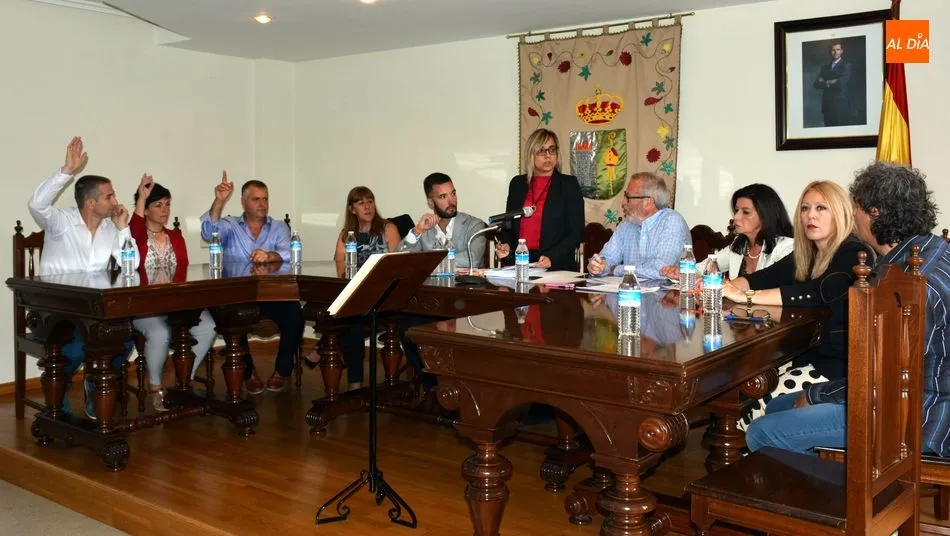 Foto 10 - Carlos Pedraz toma posesi&oacute;n de la Alcad&iacute;a &ldquo;tendiendo la mano&rdquo; a todos los ediles del...