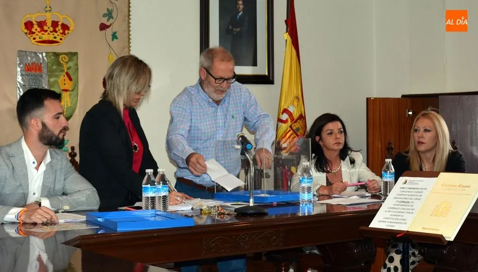 Foto 7 - Carlos Pedraz toma posesi&oacute;n de la Alcad&iacute;a &ldquo;tendiendo la mano&rdquo; a todos los ediles del...