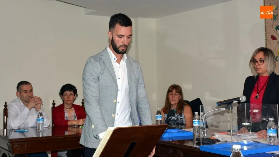 Foto 6 - Carlos Pedraz toma posesi&oacute;n de la Alcad&iacute;a &ldquo;tendiendo la mano&rdquo; a todos los ediles del...
