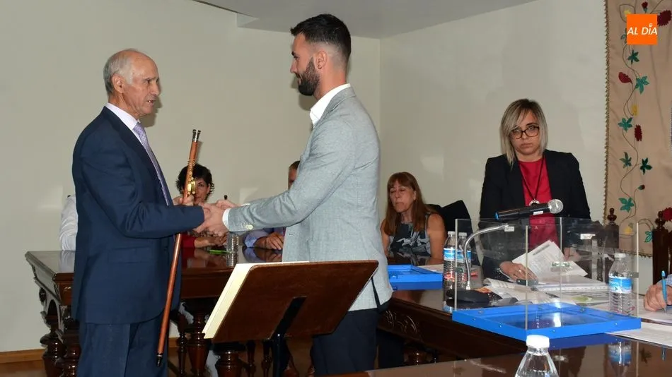 Foto 5 - Carlos Pedraz toma posesi&oacute;n de la Alcad&iacute;a &ldquo;tendiendo la mano&rdquo; a todos los ediles del...