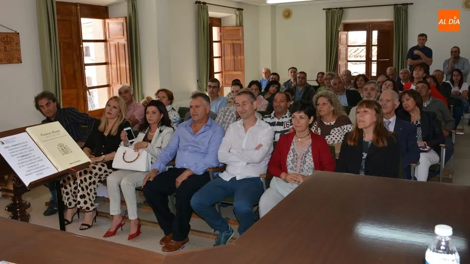Foto 2 - Carlos Pedraz toma posesi&oacute;n de la Alcad&iacute;a &ldquo;tendiendo la mano&rdquo; a todos los ediles del...
