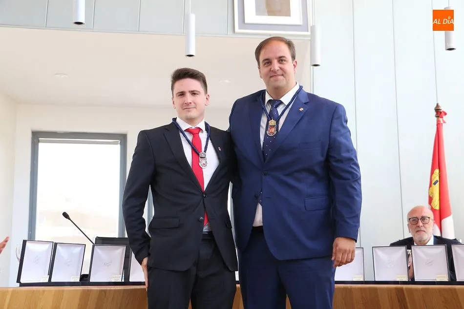 Foto 10 - Roberto Mart&iacute;n es investido alcalde de Guijuelo