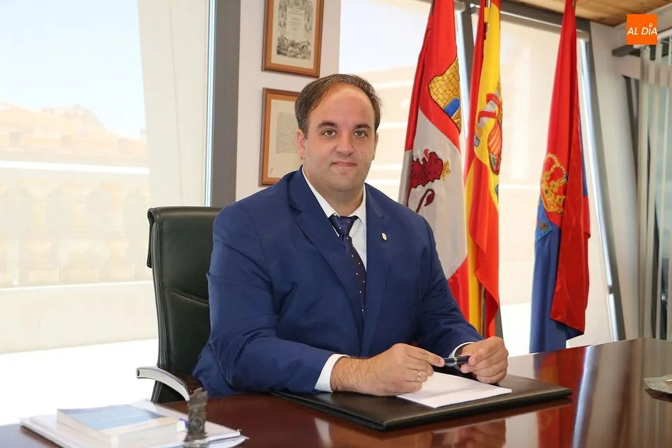 Foto 7 - Roberto Mart&iacute;n es investido alcalde de Guijuelo