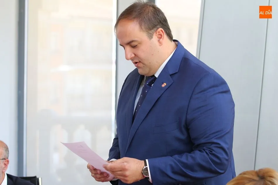 Foto 4 - Roberto Mart&iacute;n es investido alcalde de Guijuelo
