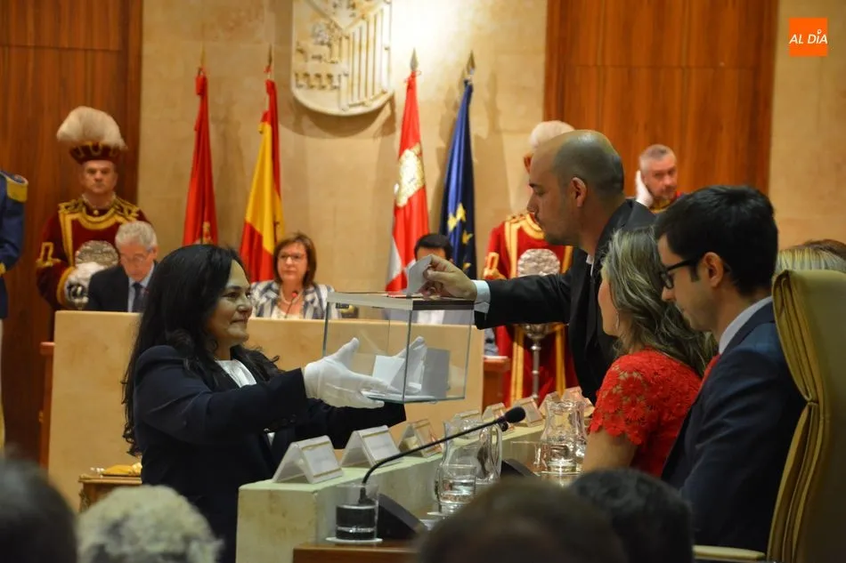 Foto 10 - &ldquo;Los salmantinos nos han encargado que gobernemos desde el di&aacute;logo y el consenso&rdquo;
