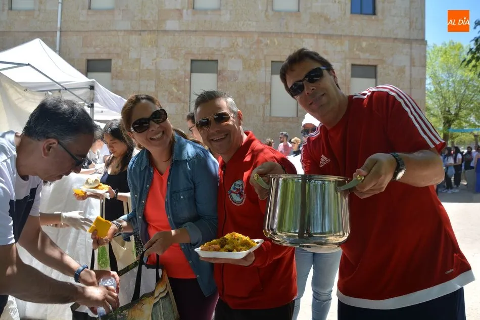 Foto 9 - Ambiente festivo y buen yantar en el Colegio San Agust&iacute;n