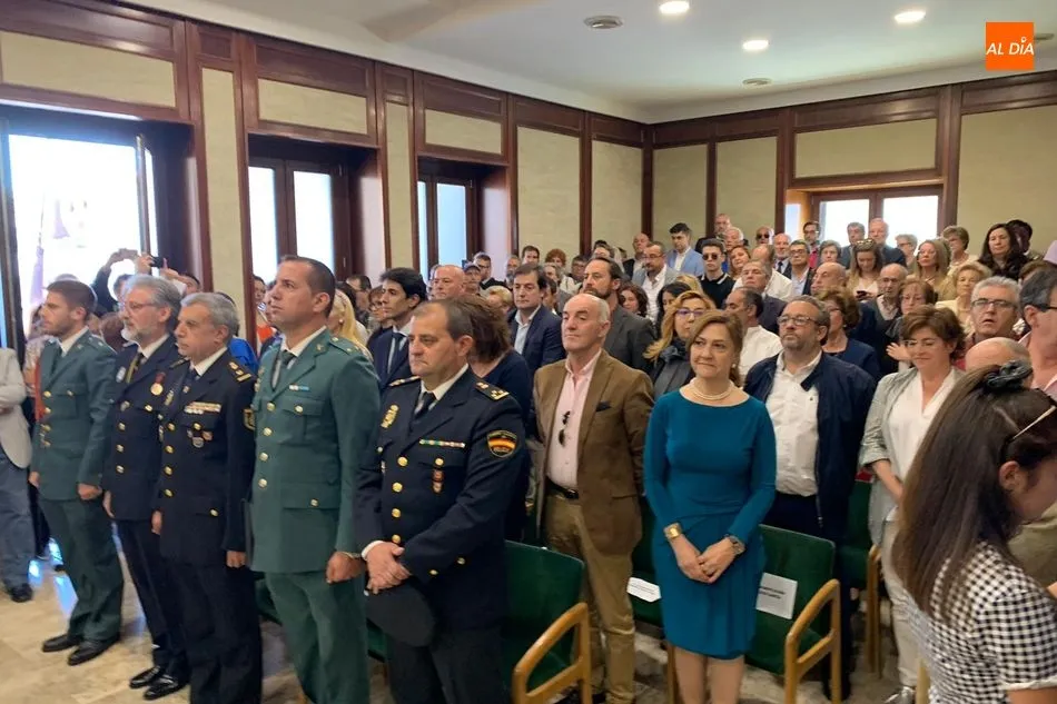 Foto 4 - Elena Mart&iacute;n V&aacute;zquez se convierte en alcaldesa de B&eacute;jar en el Pleno de Investidura