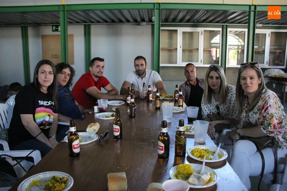 Foto 9 - La pe&ntilde;a &lsquo;La Trompa&rsquo; celebra su d&eacute;cimo aniversario con una gran paella  