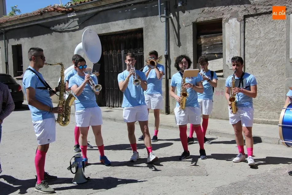 Foto 3 - La pe&ntilde;a &lsquo;La Trompa&rsquo; celebra su d&eacute;cimo aniversario con una gran paella  