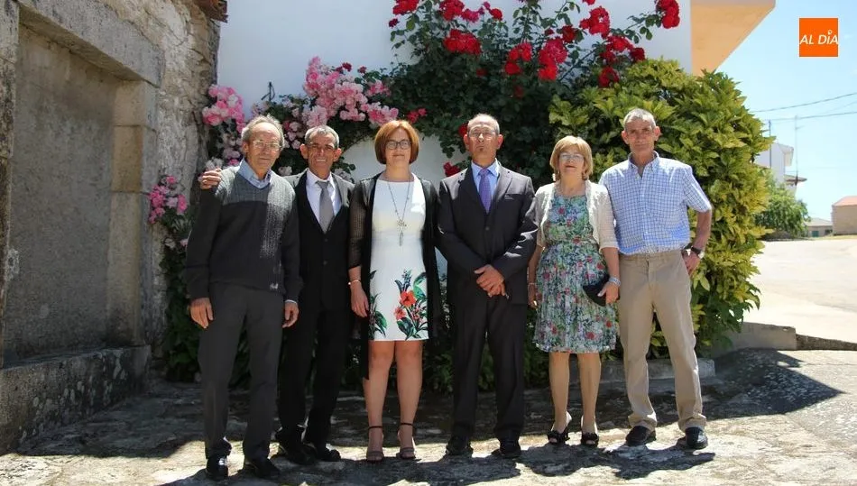 La nueva Corporación al completo junto a la jueza de Paz, Catalina vicente (2ª por la derecha)